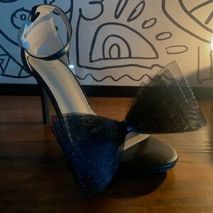 Size 7 Heels with Bows 🖤🎀